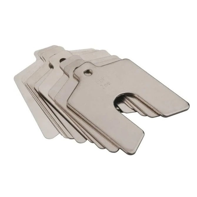 Cales fendues 0,010 pouce x 0,625 - 2 pouces x 2 pouces en acier au carbone - MBA (paquet de 20)